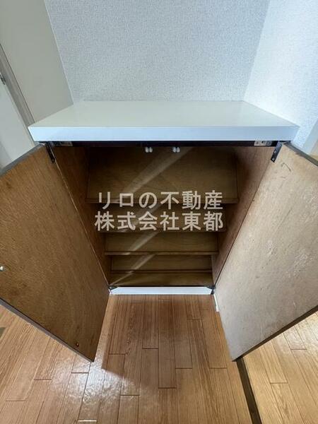 画像16:玄関には下駄箱があるのでスッキリとした空間を保てます