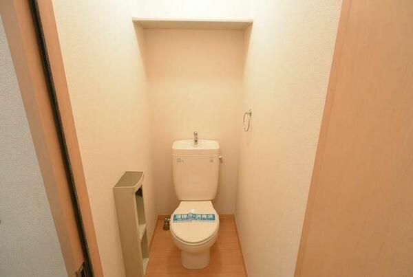 画像9:★上部収納・ペーパーホルダー付きのトイレです★