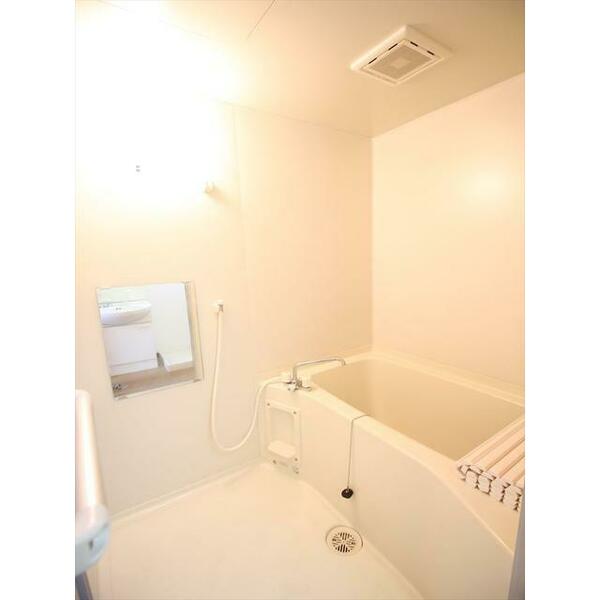 画像6:明るい色調のバスルーム。バスルーム・トイレ独立設計で快適な毎日☆