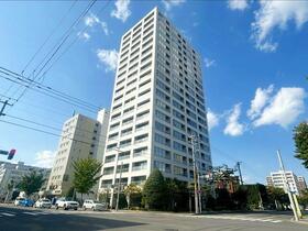 Brillia Tower近代美術館前