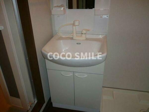 画像15:忙しい朝には欠かせない洗面所です 【COCO SMILE　ココスマイル】