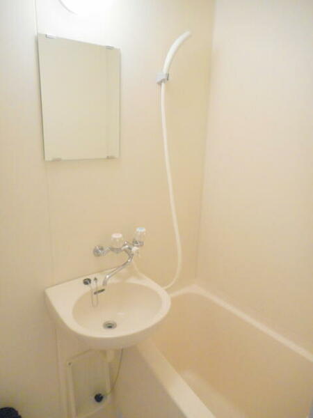 画像13:バストイレ独立でスッキリしたバスルーム