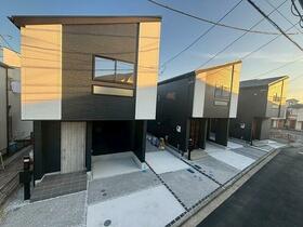 神奈川県横浜市神奈川区六角橋４丁目