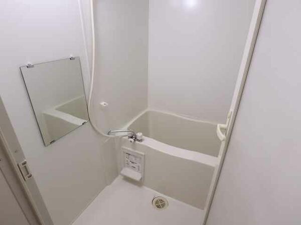 画像7:清潔感のあるバスルーム