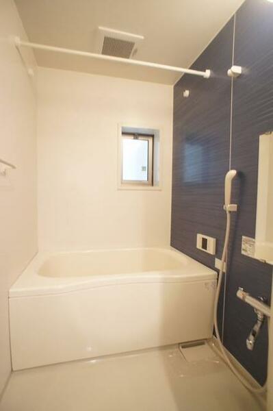 画像13:【浴室】１日の終わりは清潔感のある快適な空間で、ゆっくりと疲れを癒してください♪24時間換気システム、