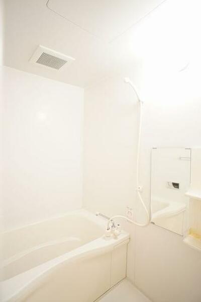 画像11:【浴室】一日の疲れもこちらでリフレッシュ♪きれいにクリーニングしてあります。