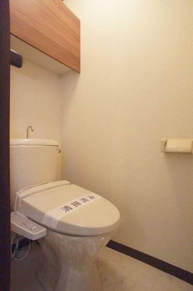 画像5:トイレ　洗浄機能付暖房便座/上部棚