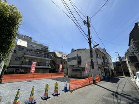 東京都港区南青山１丁目