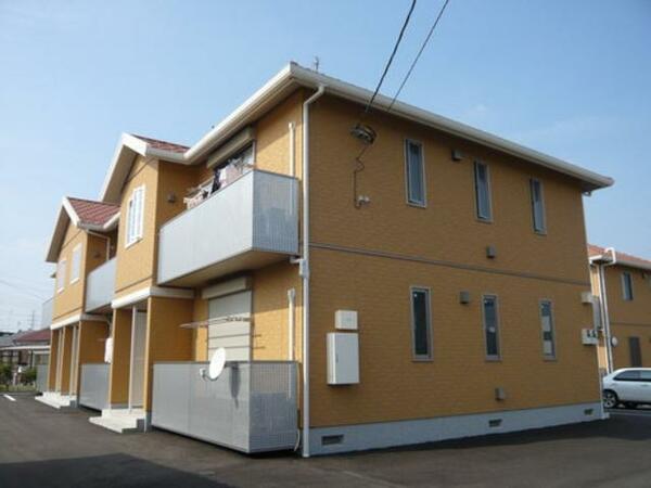 画像2:☆積水ハウス施工シャーメゾン☆オレンジの外壁で統一した明るい印象の２階建♪