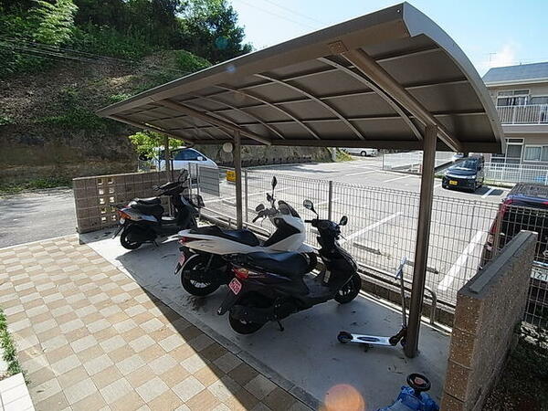 画像16:屋根付き駐輪場・バイク置き場