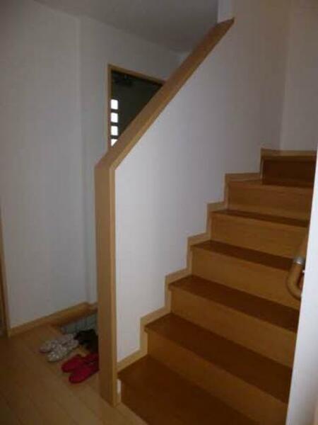 画像9:周り階段で安全です。