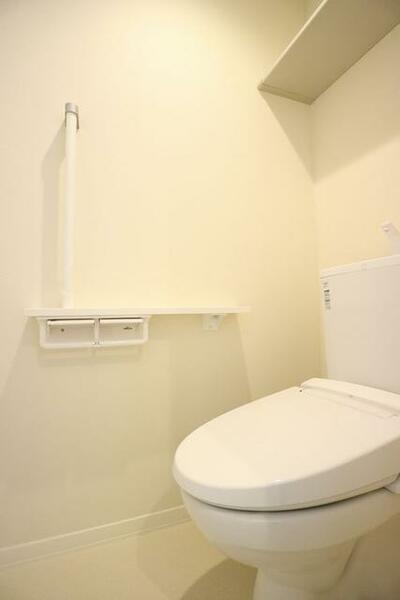 画像12:【トイレ・温水洗浄暖房便座】毎日使うものだからこそ、人に優しく、清潔な機能付便座です。