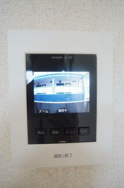 画像12:突然の来客時に便利なカラーモニター付インターホンがございます。