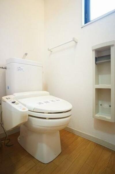 画像10:【トイレ】今や老若男女に必須アイテムの洗浄機能付暖房便座です！