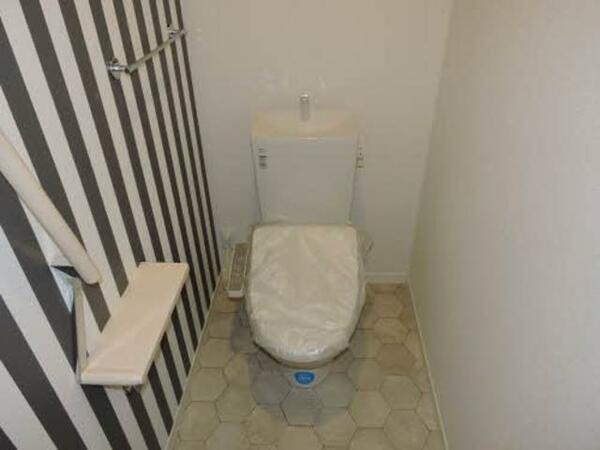 画像8:トイレで快適なひと時を・・・冬でもポカポカ♪温水洗浄便座です。