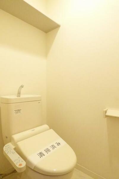 画像15:【トイレ・温水洗浄暖房便座】毎日使うものだからこそ、人に優しく、清潔な機能付便座です。