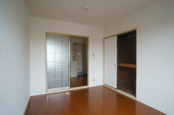 画像10:【洋室】キッチンのお部屋とはスライド式の扉で区切ることができます！
