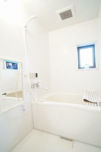 画像11:【浴室】追い焚き機能をセットしておりますのでいつでも温かいお風呂に入ることができます！