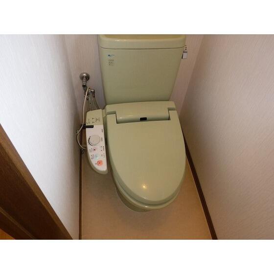 トイレは一階・二階にありますので便利ですよ。