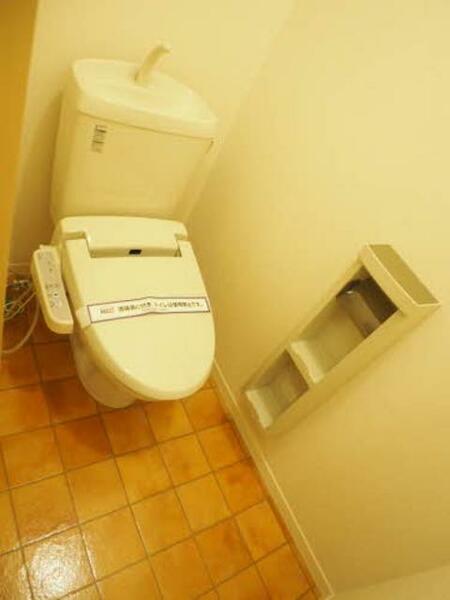 トイレ：シャワートイレは今や無くてはならない人気の設備です。毎日が快適になりますよ☆