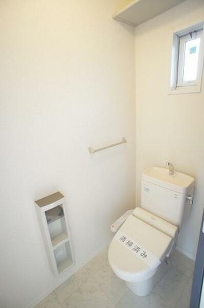 画像11:【トイレ】　温水洗浄暖房便座付です♪