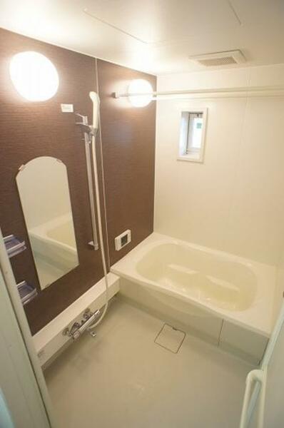 画像9:【浴室】　アクセントウォール使用の浴室です♪