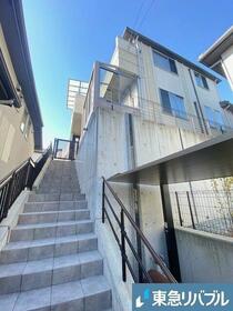 大阪府吹田市千里丘西