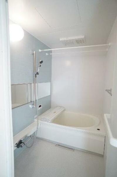 画像13:浴室。雨の日のお洗濯に利用できる浴室暖房乾燥機付きです。