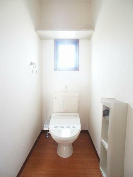 画像7:【トイレ】今や老若男女に必須アイテムの洗浄機能付暖房便座です！上部には空間を利用しトイレットペーパー