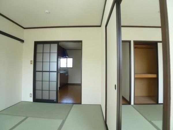 画像5:■和室■　5.4畳の和室です。収納も備えております。