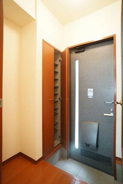 画像16:【玄関】シューズボックスに靴をしまえば、玄関もすっきり☆※他号室写真です。