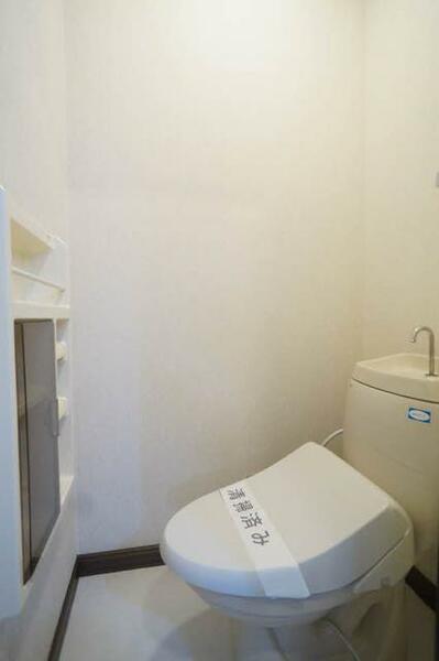 画像13:【トイレ】毎日快適、温水洗浄便座設置。