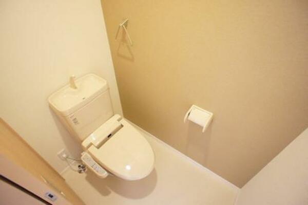 画像10:トイレは、一面アクセントクロスでおしゃれです！