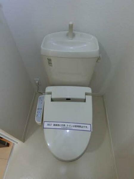 トイレ：温水洗浄便座設置済みです。