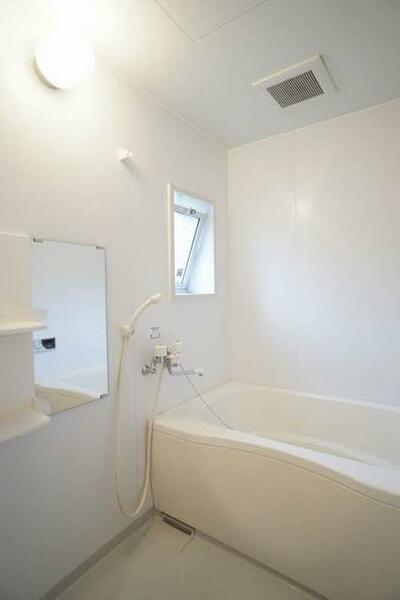 画像7:【浴室】白基調のバスルームです☆