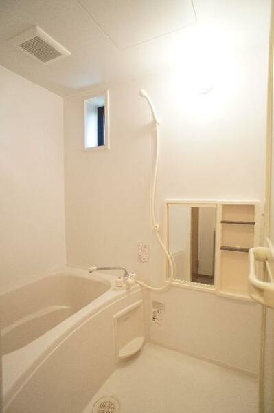 画像11:【浴室】１日の終わりは清潔感のある快適な空間で、ゆっくりと疲れを癒してください♪