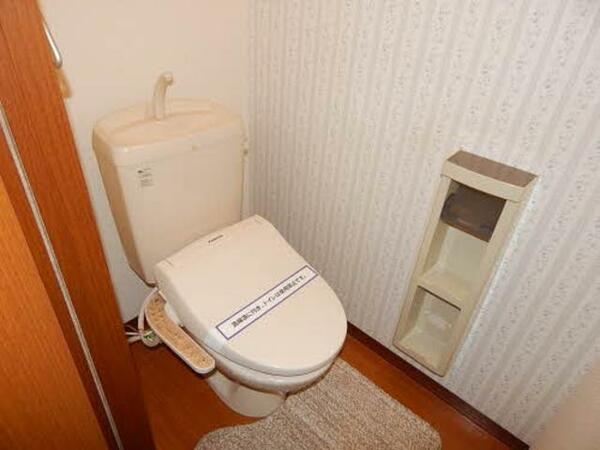 画像11:トイレがさらに快適に！暖房温水洗浄便座！