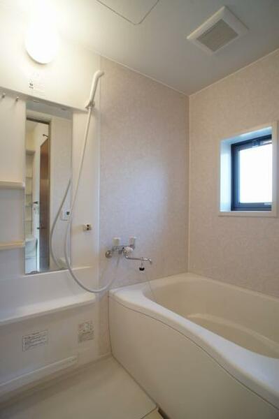 画像12:【浴室】１日の終わりは清潔感のある快適な空間で、ゆっくりと疲れを癒してください♪