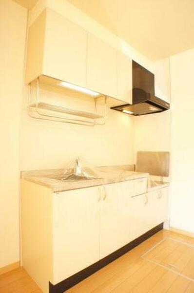 画像10:【ＤＫ】6帖のＤＫです。キッチンは白を基調とした面材で清潔感があり明るいです。