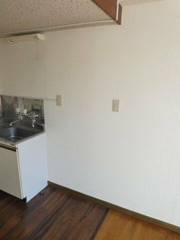 画像10:キッチンの横に洗濯機置き場と冷蔵庫置き場がございます♪