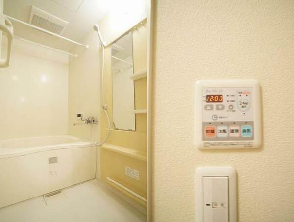 画像12:■浴室■　沸かし直しができて経済的な追焚機能だけでなく、浴室暖房乾燥機能付き♪