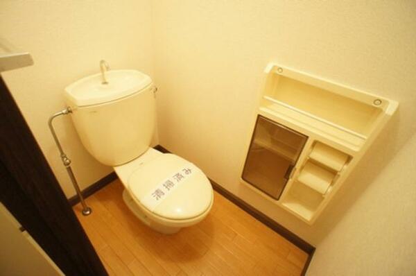 画像11:【トイレ】　浴室とは別になっています。意外と重要なポイントではないでしょうか。