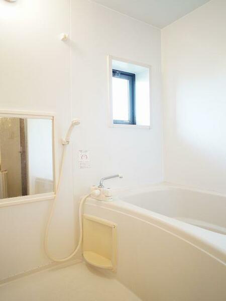 画像13:【浴室】１日の終わりは清潔感のある快適な空間で、ゆっくりと疲れを癒してください♪