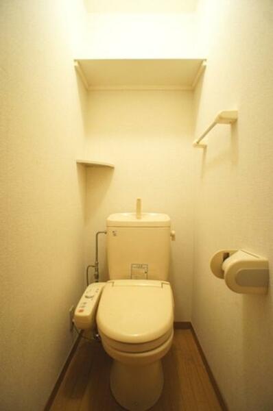 画像11:【トイレ】　洗浄機能付き便座ですいつでも快適！
