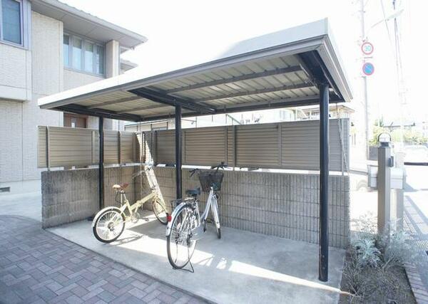 画像5:屋根付き専用駐輪場