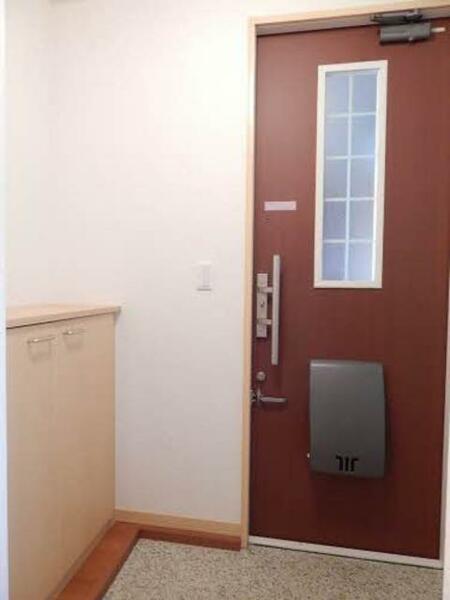 画像6:茶色でおしゃれな玄関ドアです。