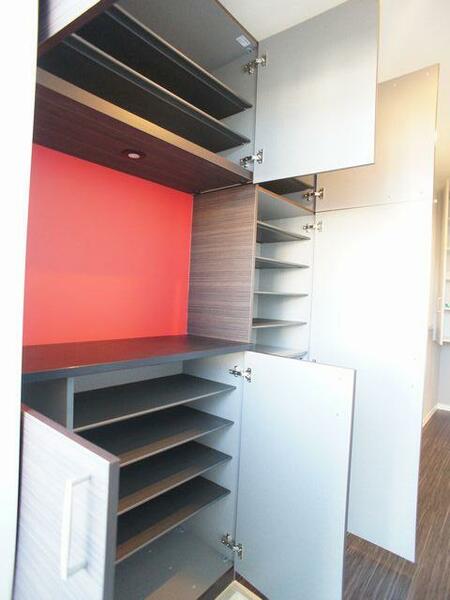 画像12:☆シューズボックス☆シューズボックスは棚数も多く、可動棚で高さを調整できます。