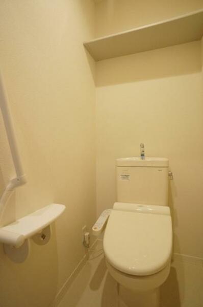 画像10:洗浄便座付きのトイレ