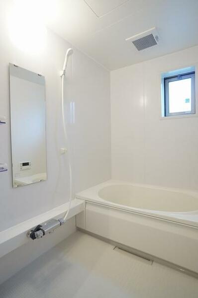 画像8:【Bathroom】シャワータイム・バスタイム　忙しい日々の中でのリラックスタイムにゆったりとご利用下さい。
