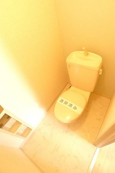 画像10:【トイレ】単身間取りではうれしい、バス・トイレ別！！快適生活♪　ツールボックスを設置しております☆